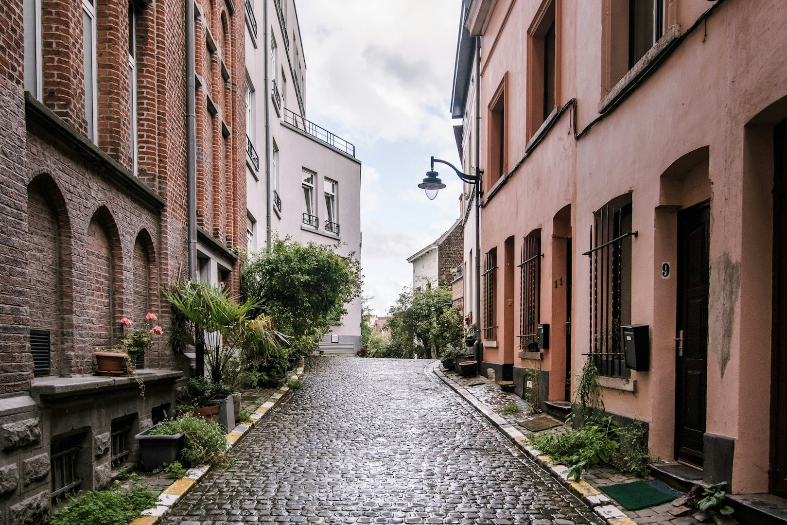 A cobbled petite rue malibran in Brussels